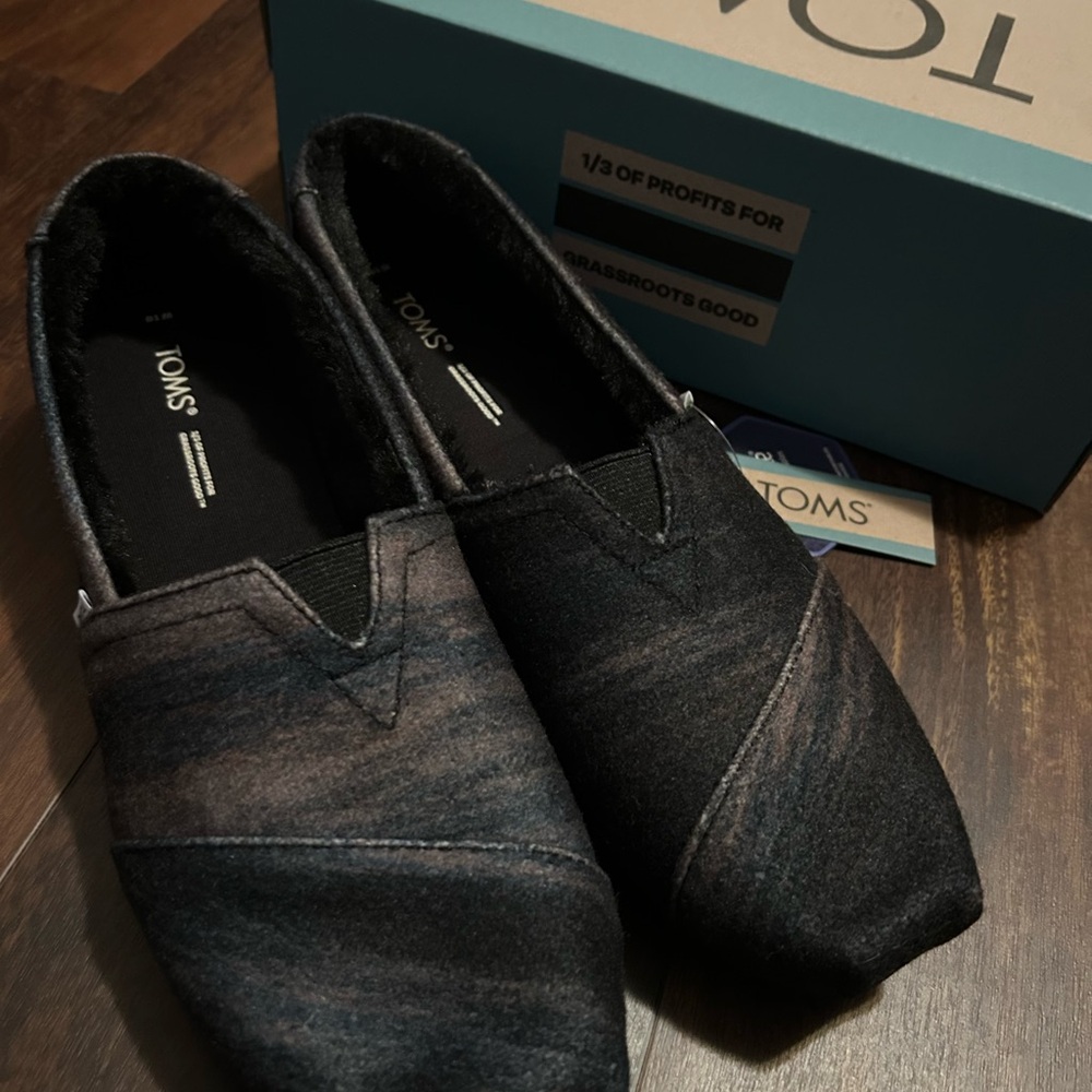 NWT TOMS Women’s Black Slip-On Shoes